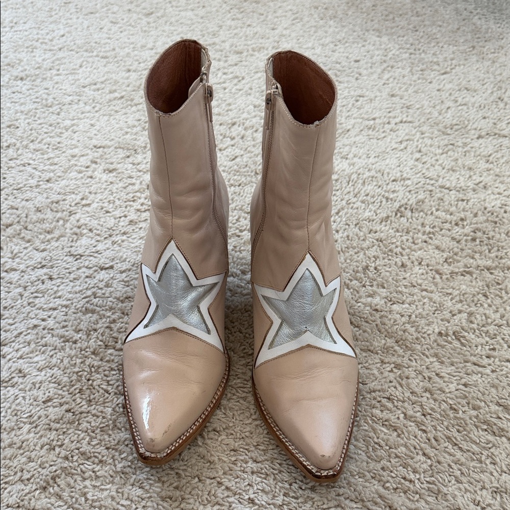Women's Tan Leather Star Accent Ankle Boots